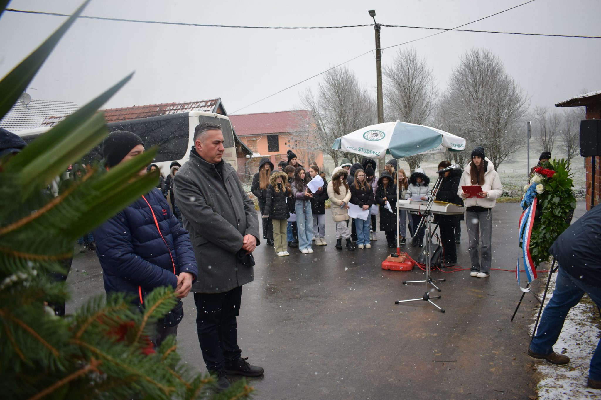 Slani Grad U Slani svečano otkriven spomenik poginulim pripadnicima 144. brigade ...