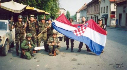 38427291_1273423789461757_8362761711446392832_o